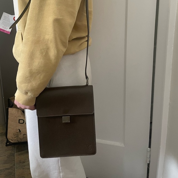 ⚡️⚡️‼️💲SALE⚡️⚡️Louis Vuitton Vintage crossbody Taiga Pochette Kurgan M32448 - Picture 11 of 12